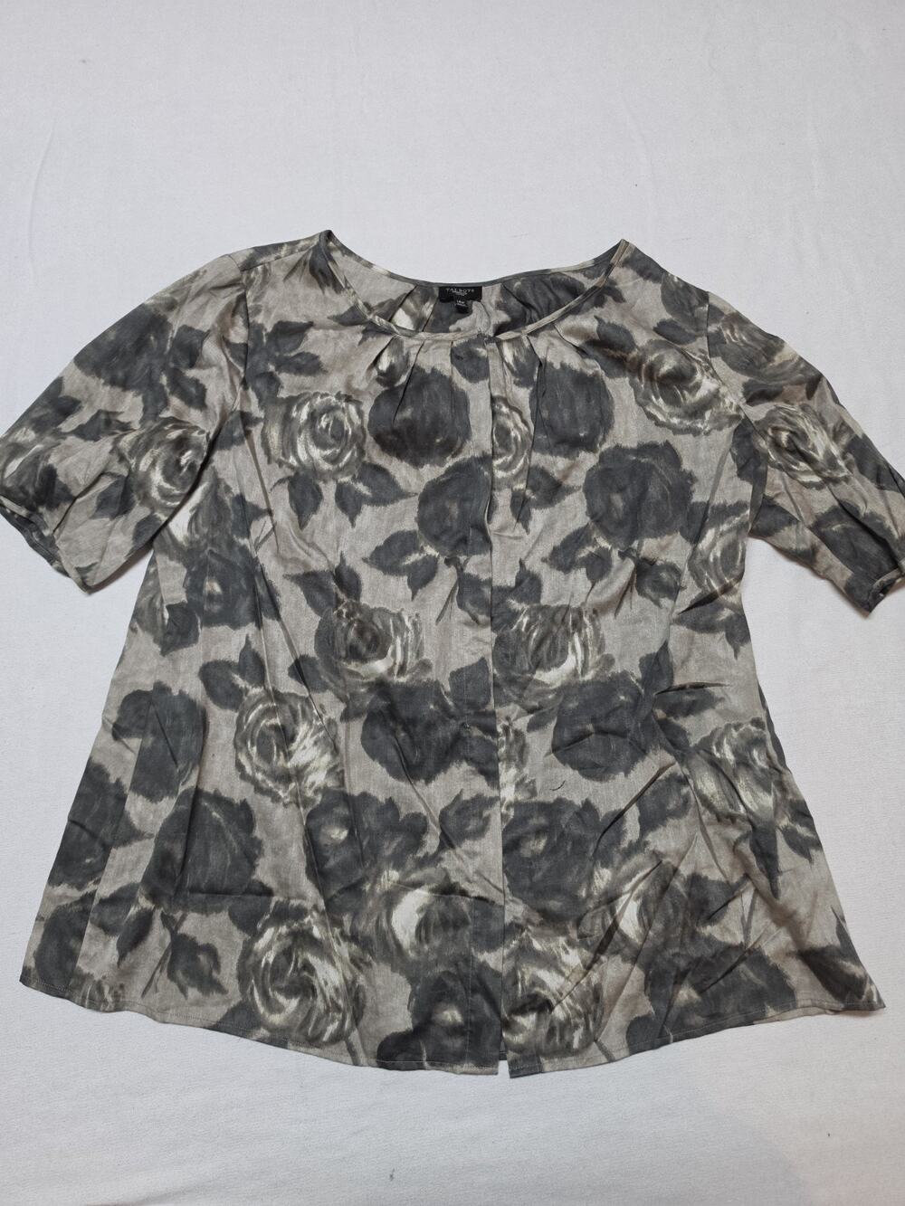 Talbots Woman 14W Gray Floral Rose Print Short Sleeve Pleated Blouse Plus Size
